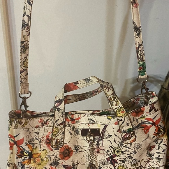 Handbag by designer CARLOS By Carlos
Santana Floral design - Picture 7 of 16